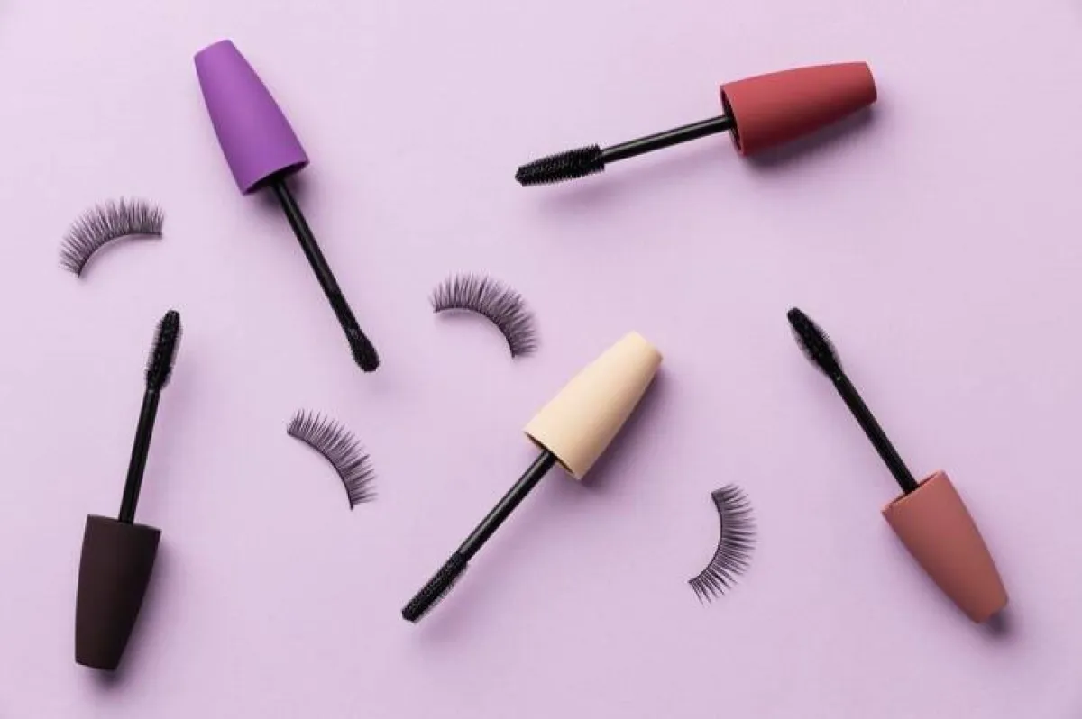 الرموش المستعارة