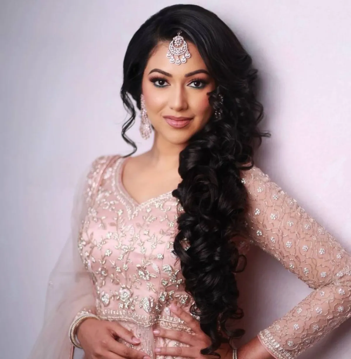 تسريحات عروس هندية 2022