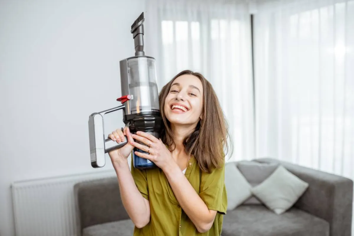 فلتر المكنسة الكهربائيّة يلتقط الغبار، ما الذي يستدعي تنظيف هذه القطعة لتقوم المكنسة بوظيفتها