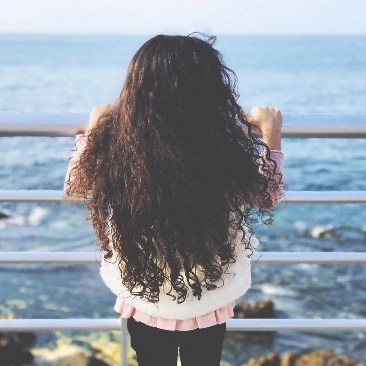 صورة تعبيرية للشعر المجعد