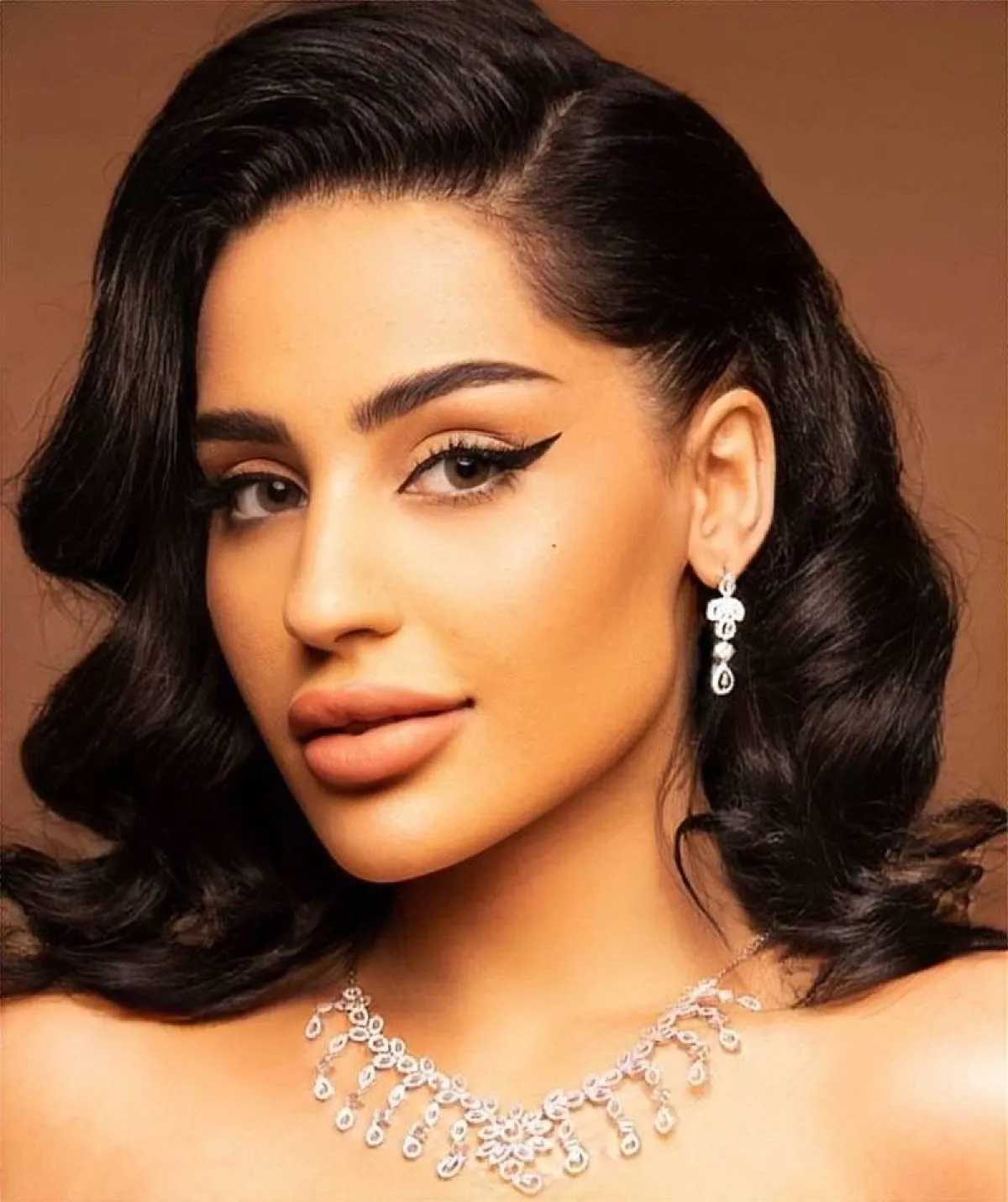 خبيرة المكياج أثير