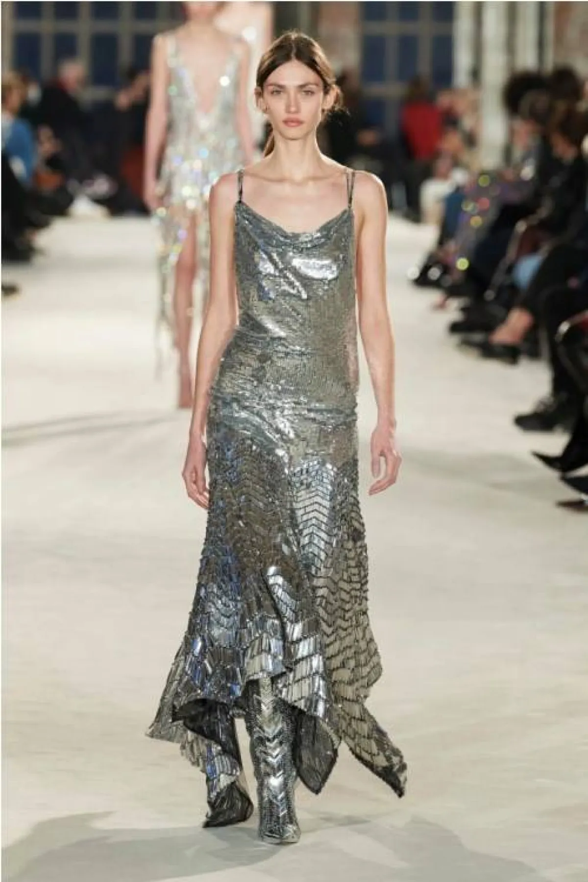 فستان سهرة ترتر باللون الفضي من ألكساندر فوتييه  Alexandre  Vauthier