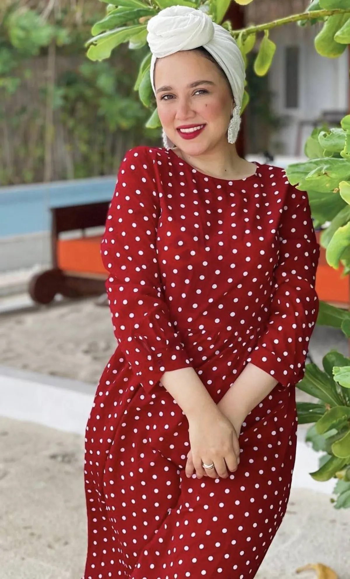 فستان احمر منقط