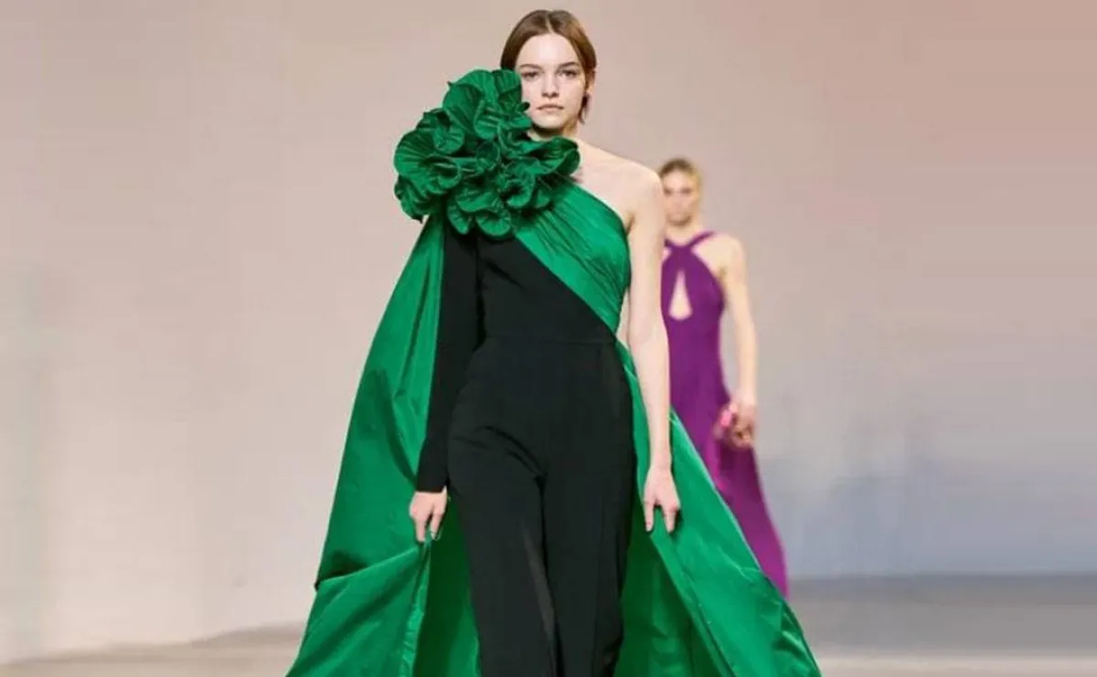 جمبسوت مزود بكاب من إيلي صعب