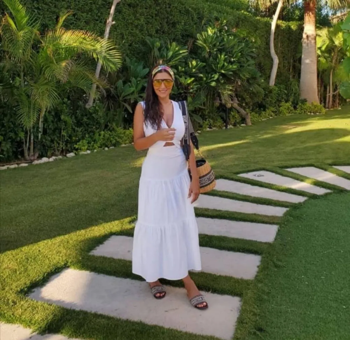 إطلالات مي عمر باللون الأبيض