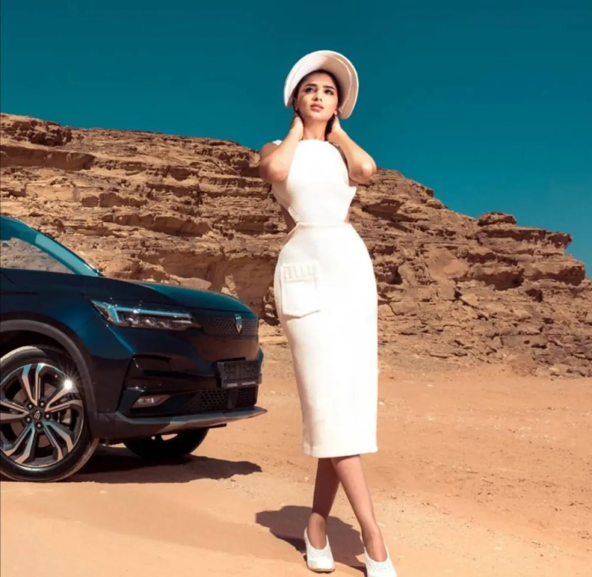 إطلالات مي عمر باللون الأبيض