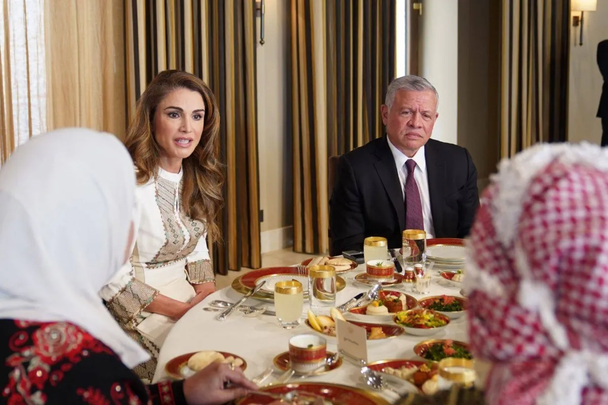 لقاء الملك عبدالله والملكة رانيا بالسيدات الأردنيات- الصورة من تويتر البيت الملكي الهاشمي