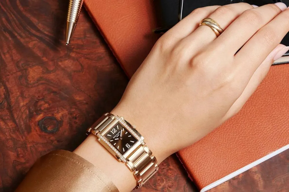 ساعات بأسلوب عملي  CAREER Women Watches