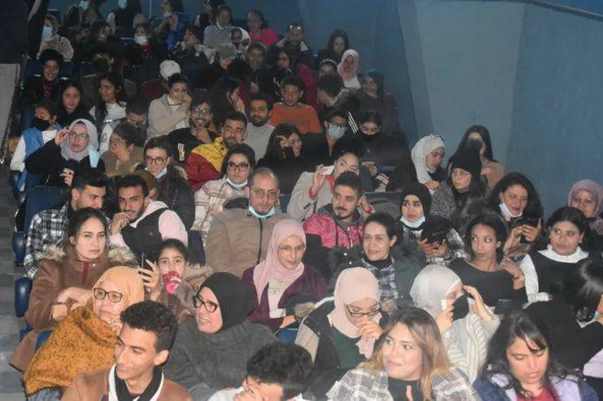 جمهور المتفرجين على فيلم "غدوة" في مدينة  منزل بورقيبة- الصورة من حساب الفيلم على الفيس بوك