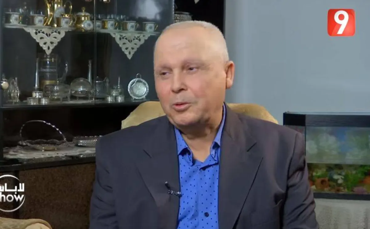 حاتم الشقيق الاكبر لظافر العابدين عند ظهوره في البرنامج- الصورة من موقع قناة التاسعة