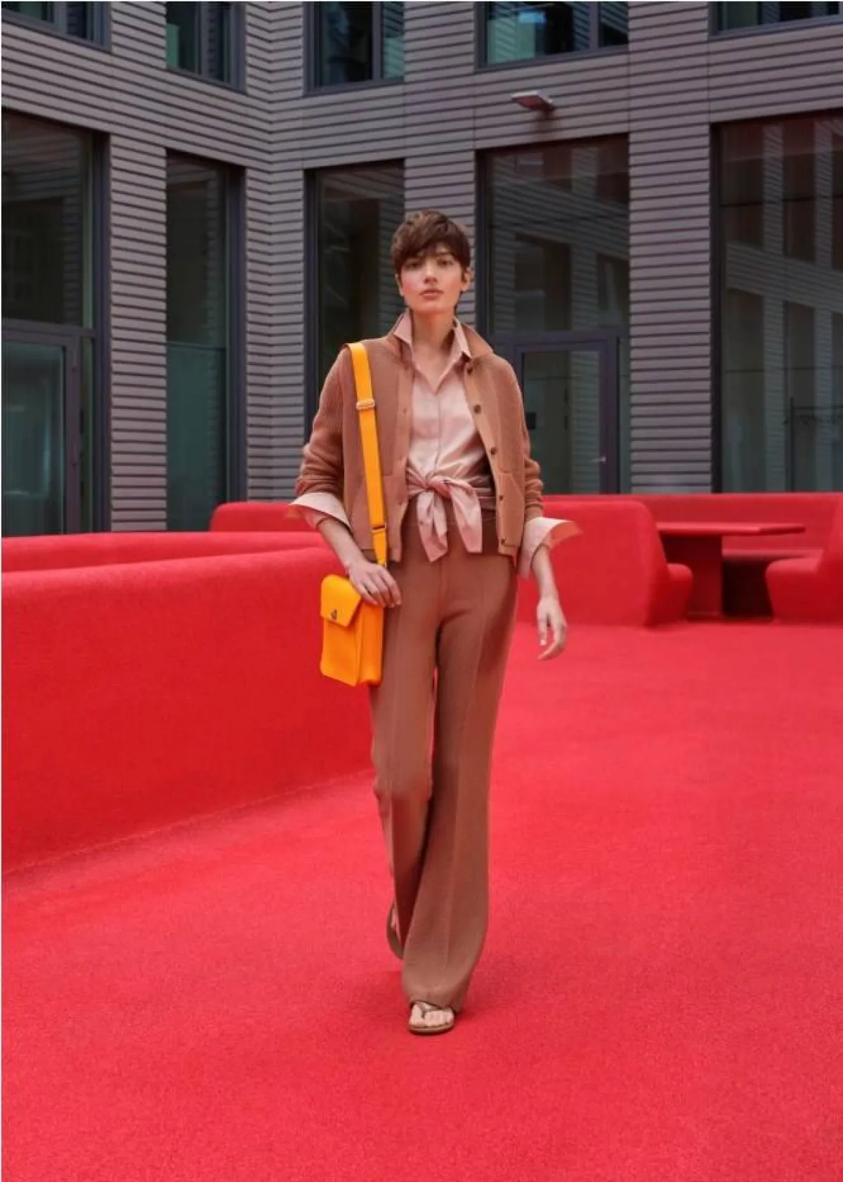 موديلات حقائب يد نسائية باللون البرتقالي  من أكريس  Akris