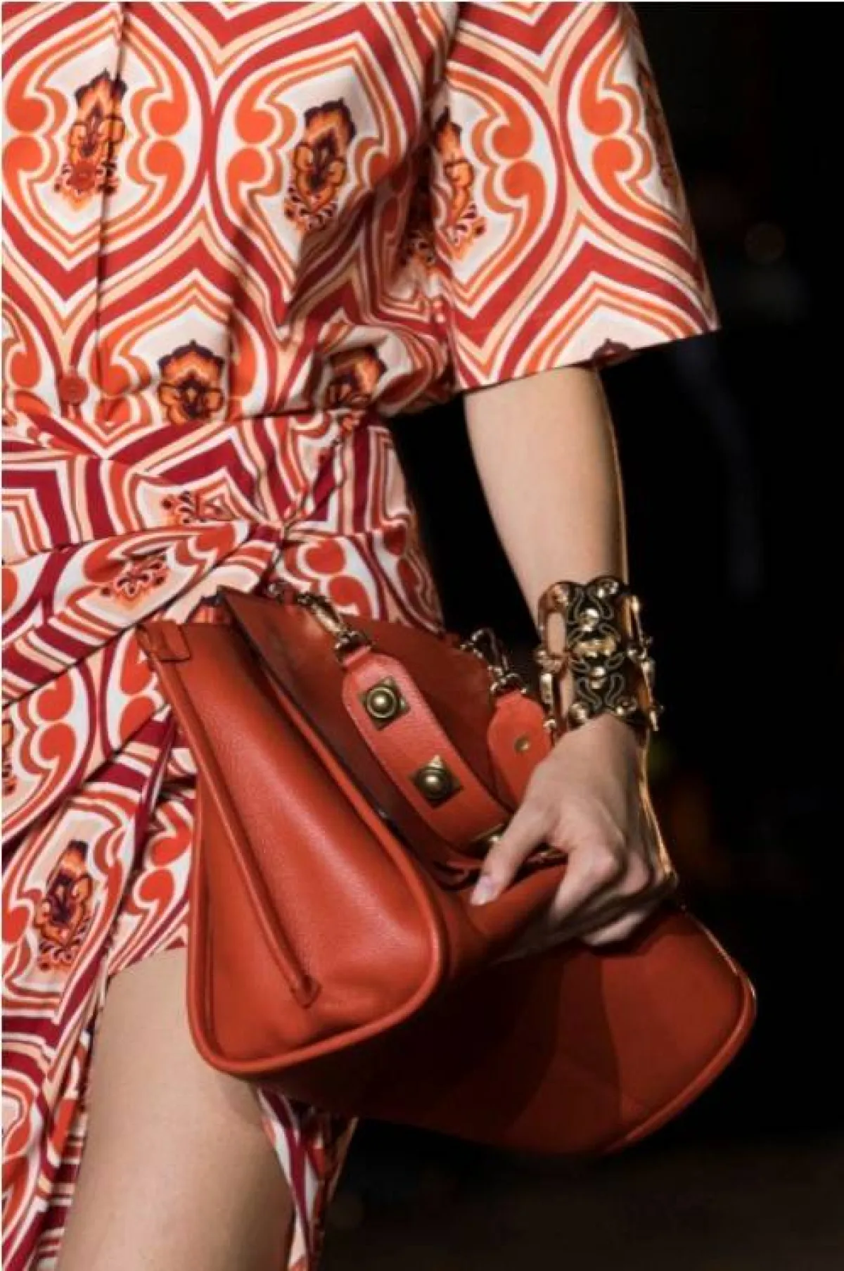 حقيبة باللون البرتقالي الغامق من إيترو  Etro