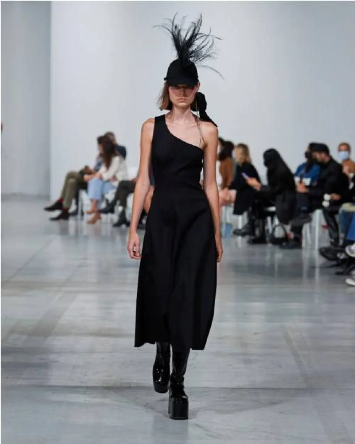 فستان ميدي باللون الأسود من إي سي 9  AC 9