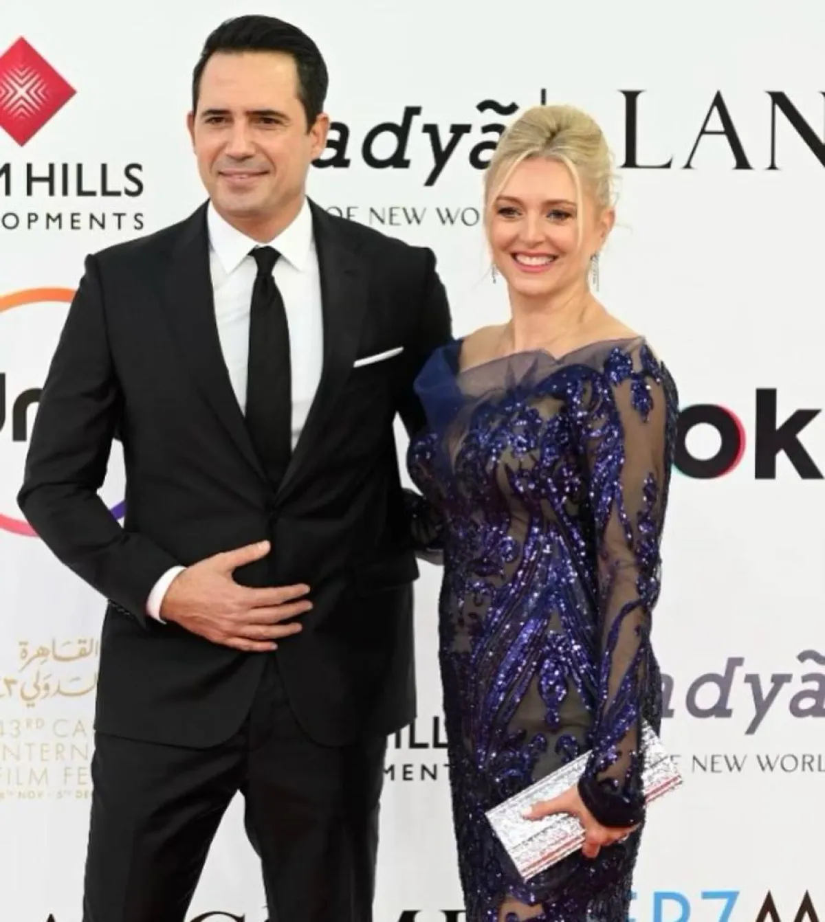 الفنان ظافر العادين وزوجته - صورة من حسابه الرسمي على موقع " انستغرام "