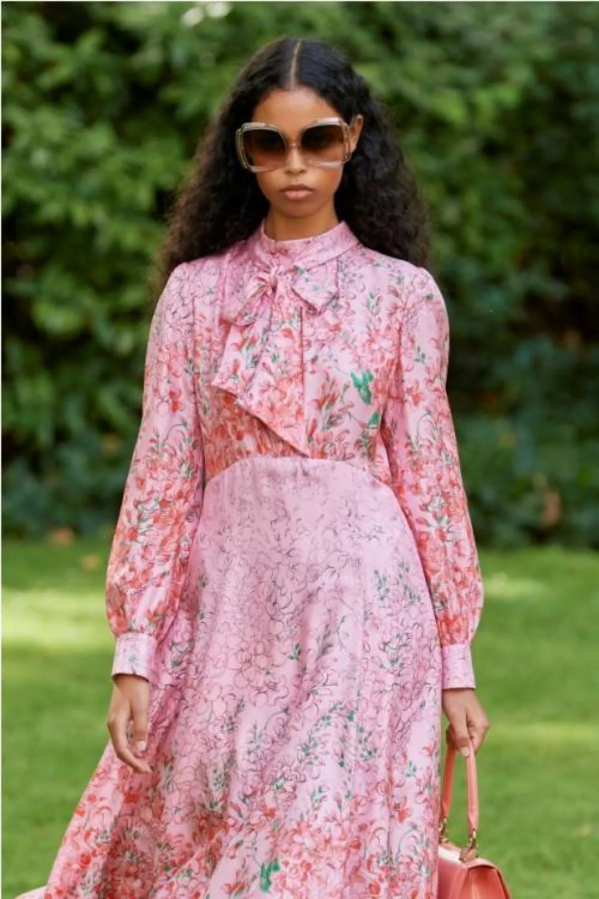 فستات بياقة هاي كول من بورا أكسو  Bora Aksu