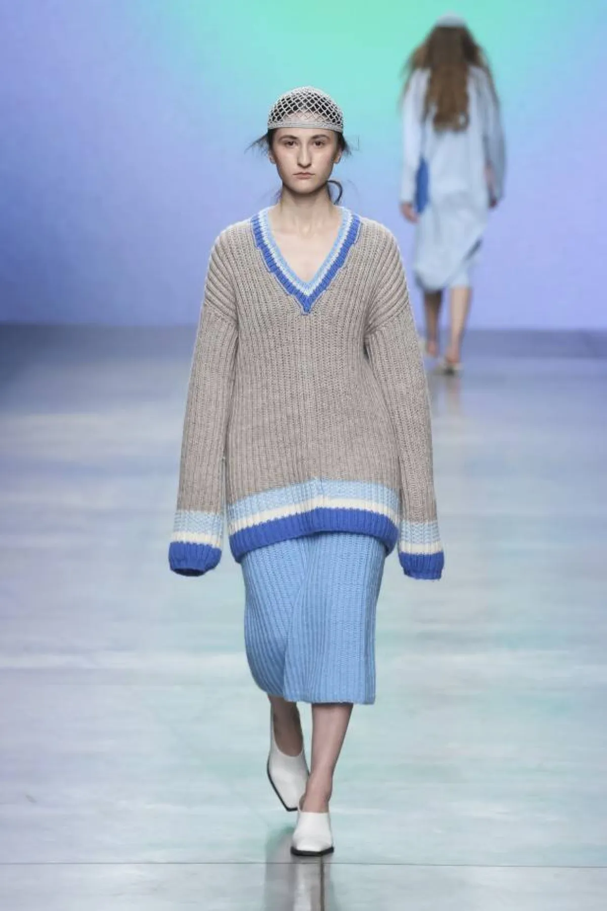 تنورة طويلة باللون الأزرق من أغاتا أينتر  Agatha Aenter