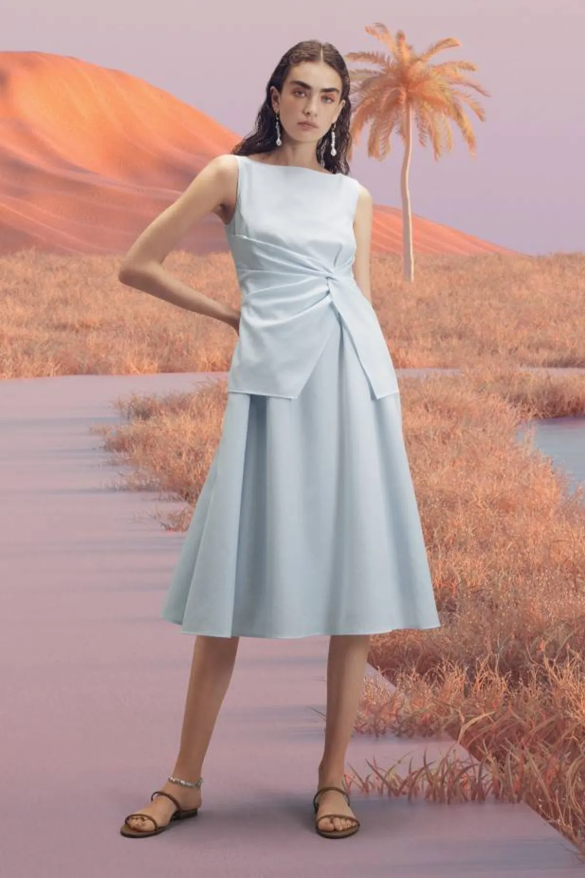 نورة باللون الأزرق من أديم Adeam 