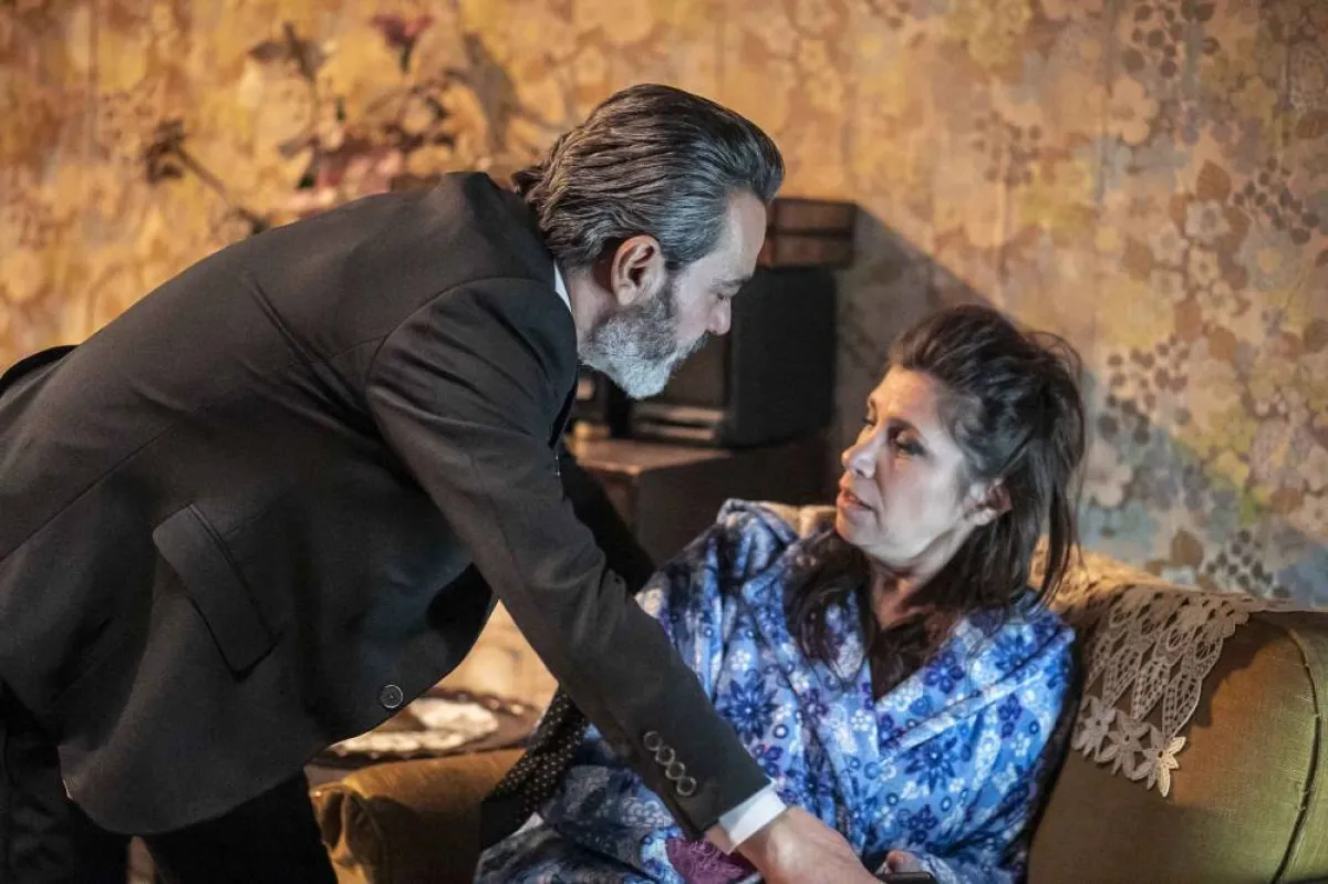 فادي أبي سمرا وكارول عبود في مشهد من مسلسل للموت 2 في رمضان القادم على شاشة mbc - الصورة من المسؤول الإعلامي لمجموعة الـmbc