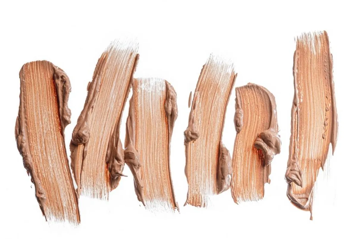 طرق إزالة "الفاونديشين" عن الملابس