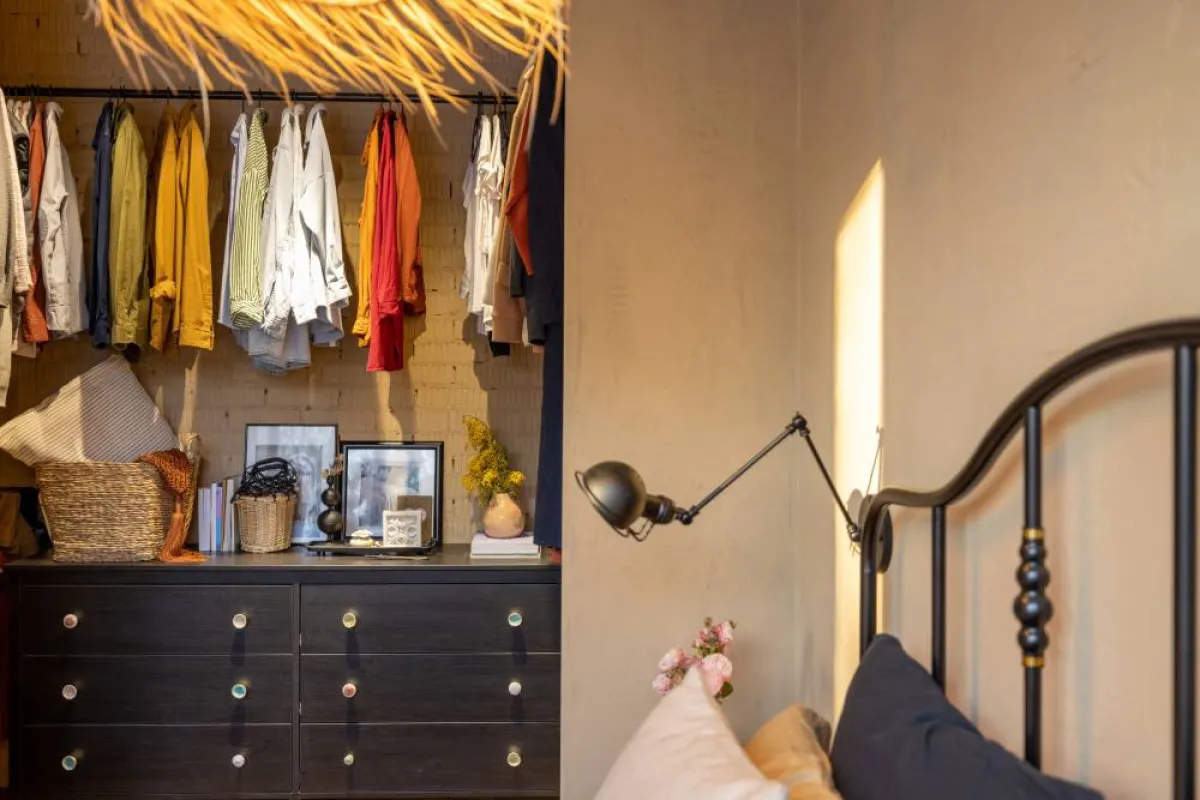 طرق متبعة في تنسيق خزانة الملابس