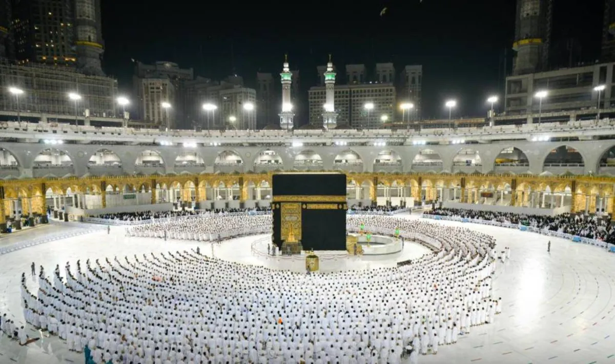 لجنة خاصة بتطبيق الأنظمة والتعليمات بين الزوار والمصلين عند الخروج والدخول