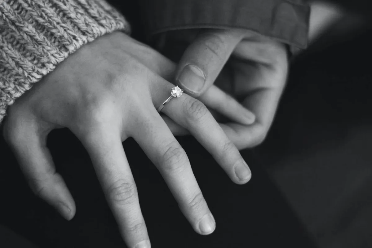 العلاقة العاطفية