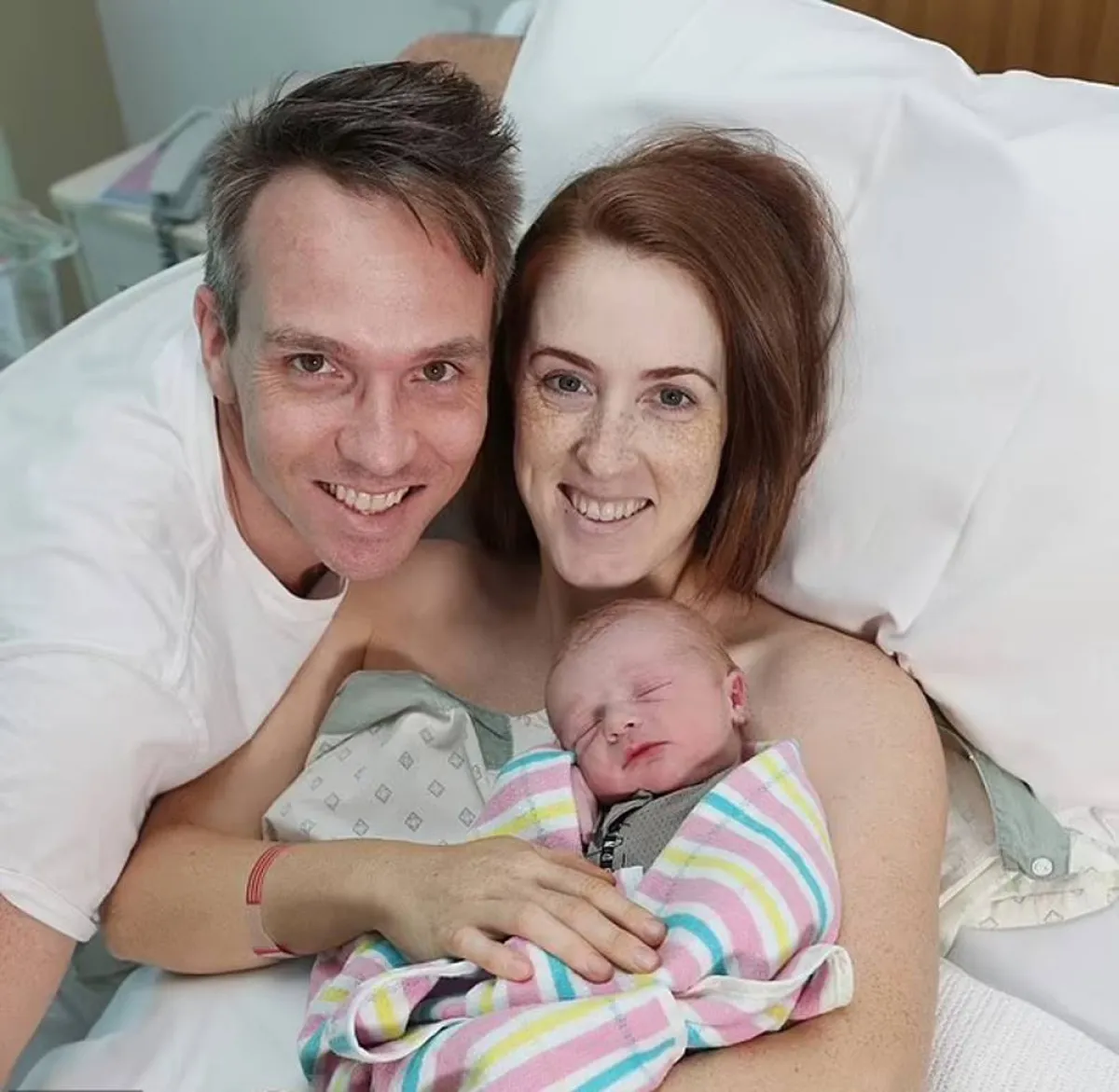 أسترالية تلد وسط مياه الفيضانات