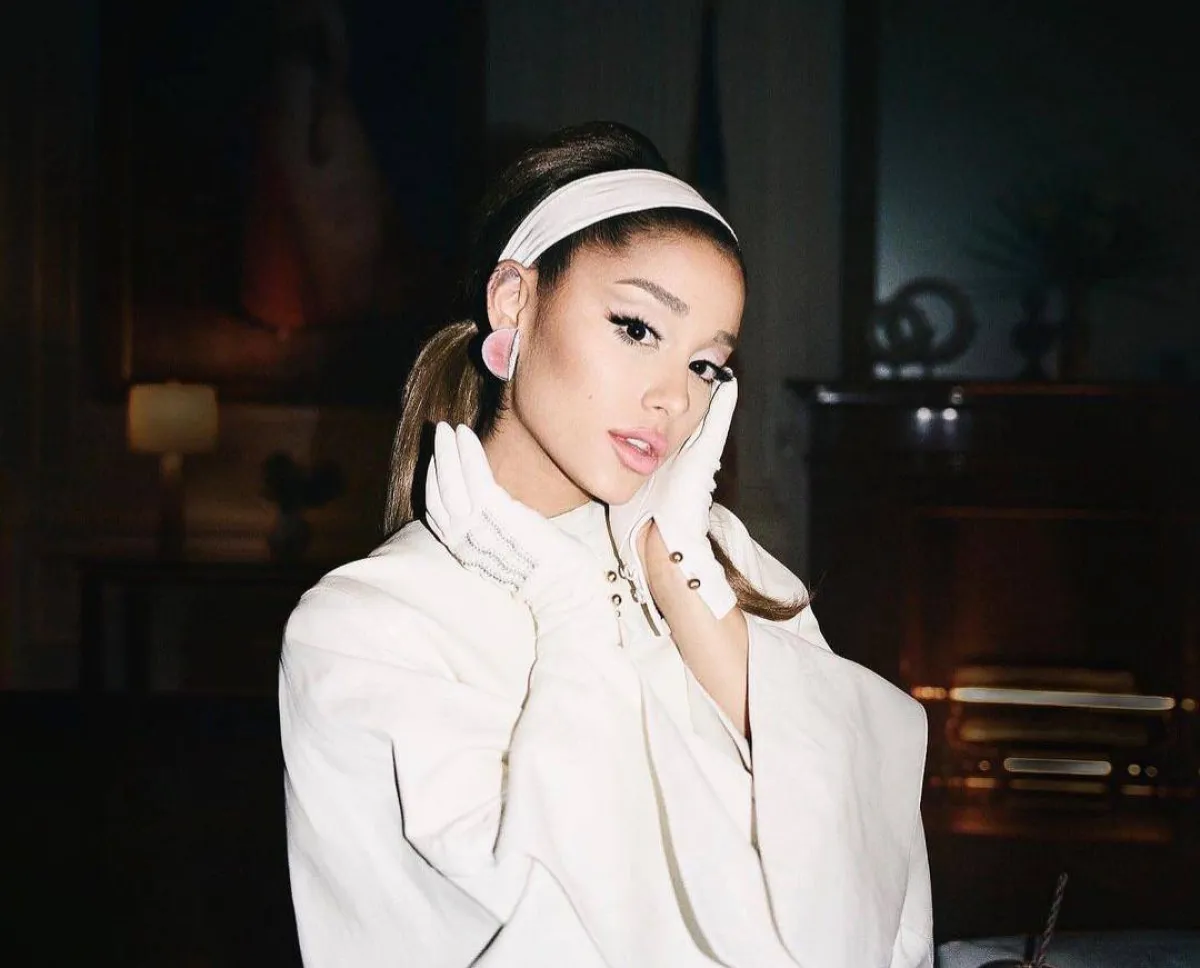 صور تسريحات شعر أريانا غراندي