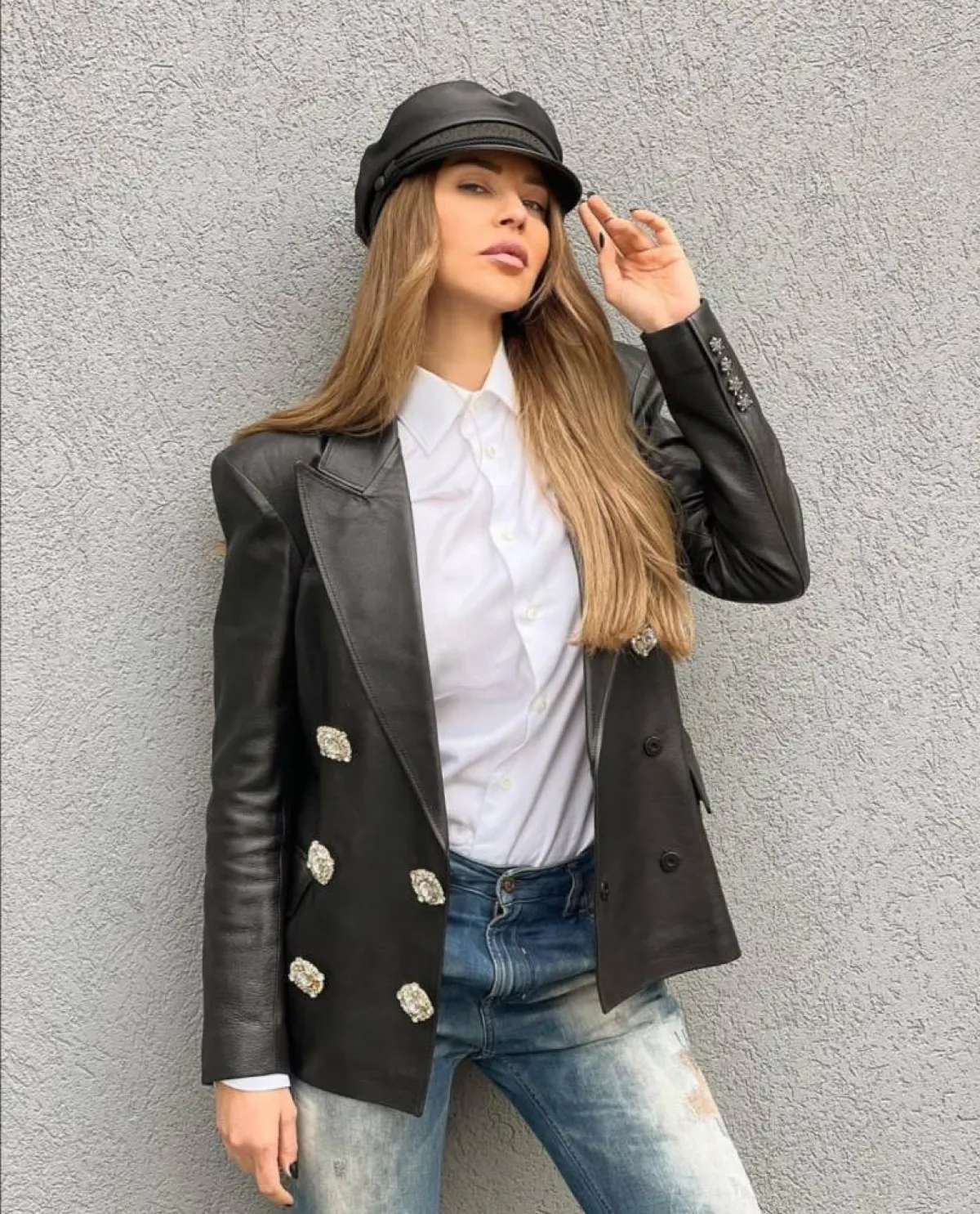 إطلالات كارلا حداد