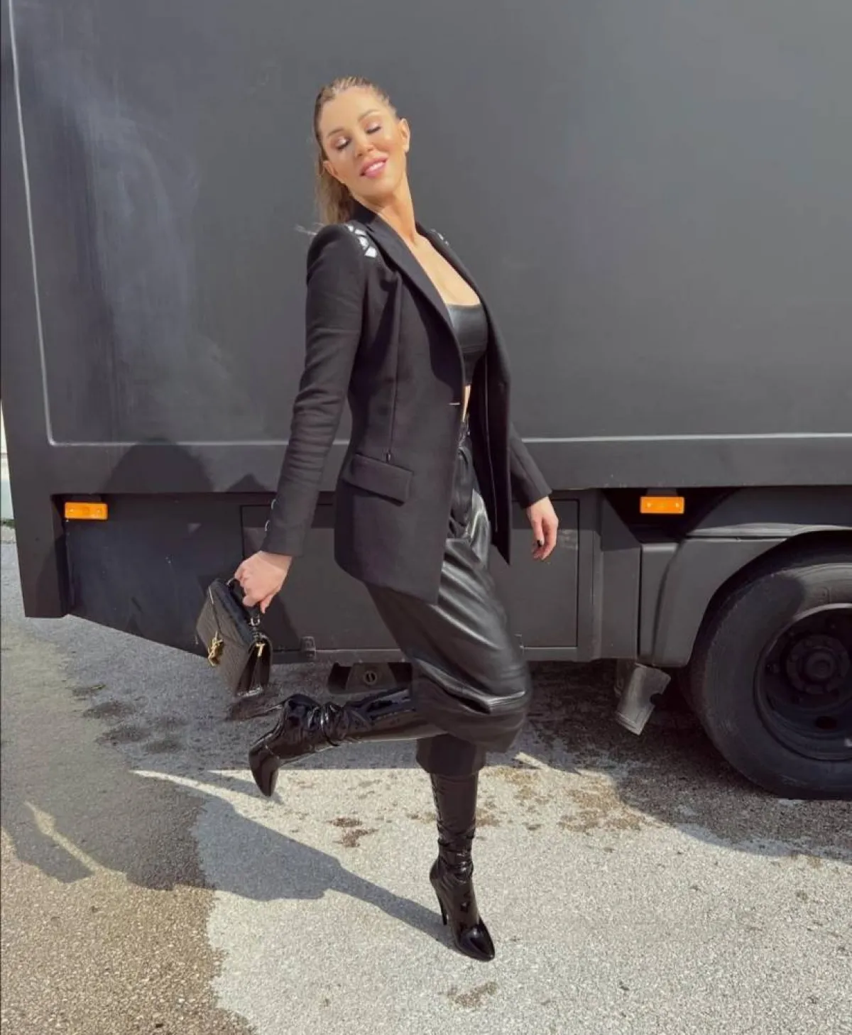 إطلالات كارلا حداد