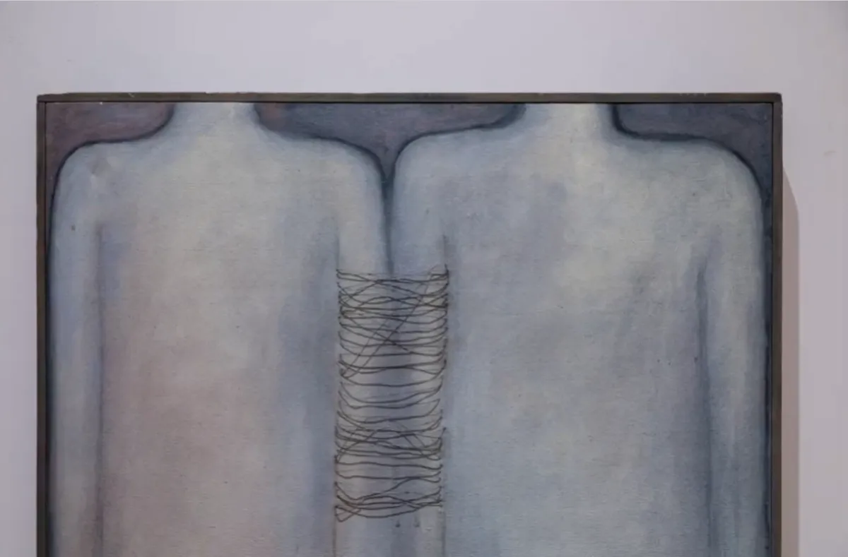 أيمن ديدبان يستعرض أعماله في معرض بينالي الدرعية - الصورة من حساب بينالي الدرعية على تويتر