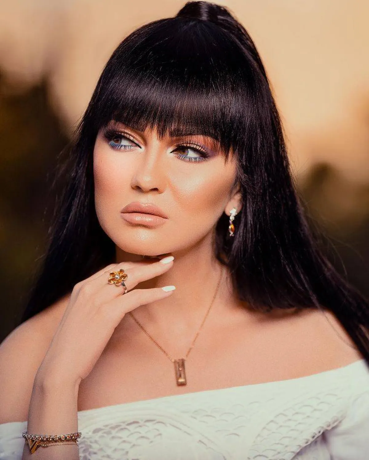 صفاء سلطان بأطقم ذهب-الصورة من حساب النجمة على انستغرام