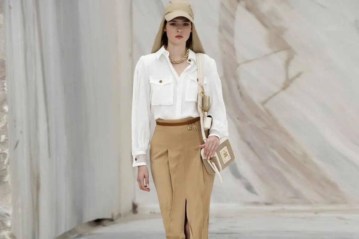 إكسسوارات بدرجات النيود