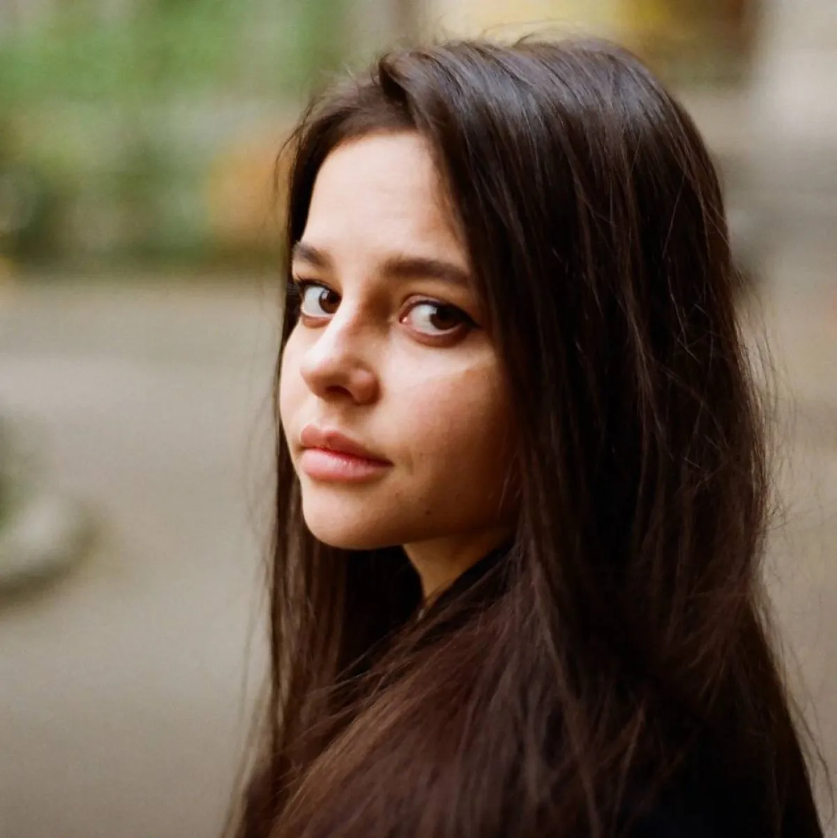 صورة لمراهقة