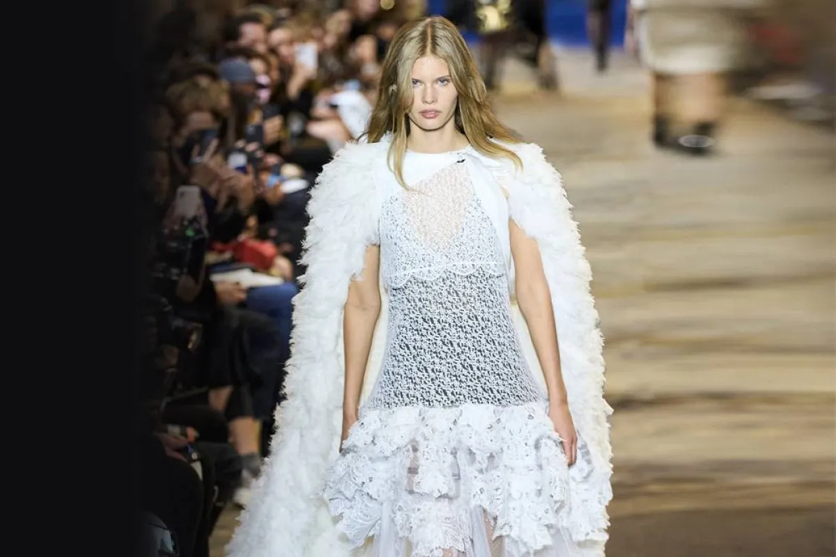 إطلالات الريش