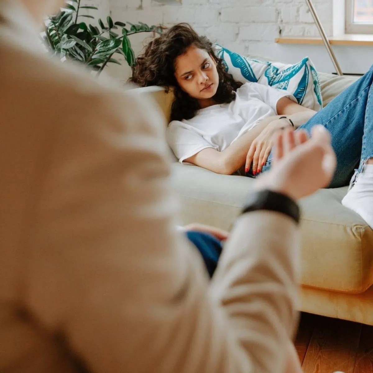 صورة لمراهقة غاضبة