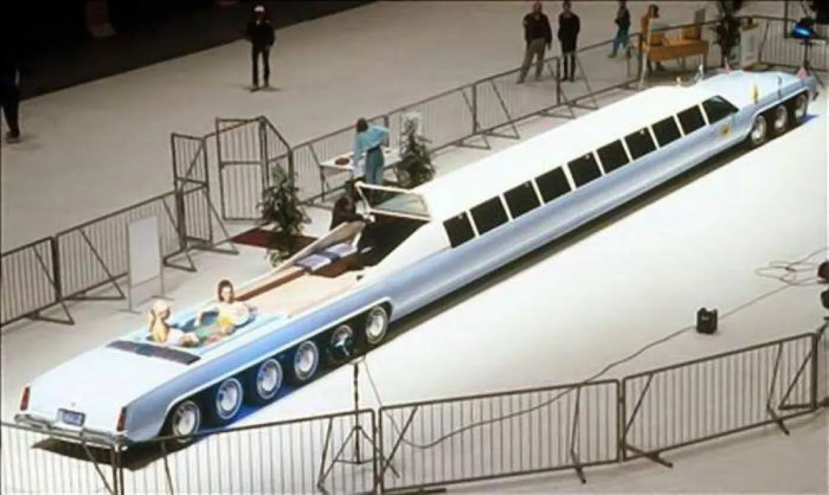 أطول سيارة في العالم تحطم الرقم القياسي