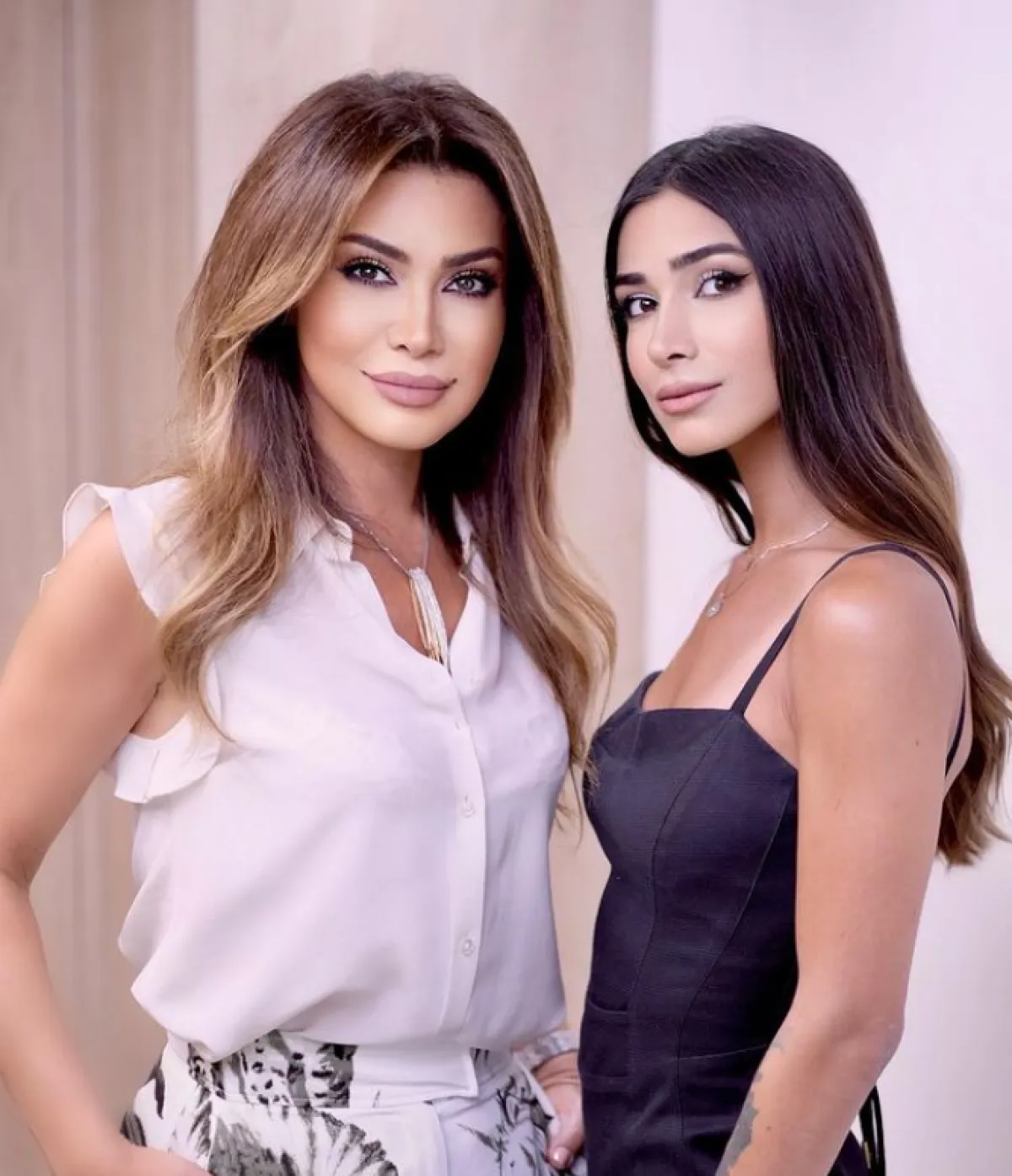 نوال الزغبي ترتدي القميص الأبيض