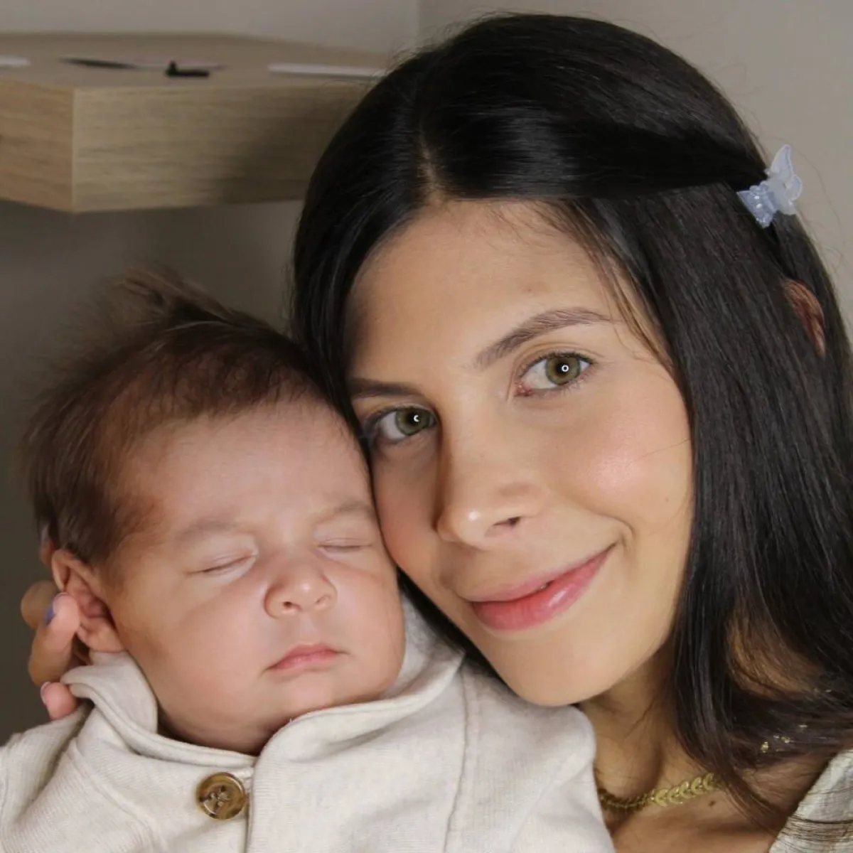 صورة لأم وطفلها