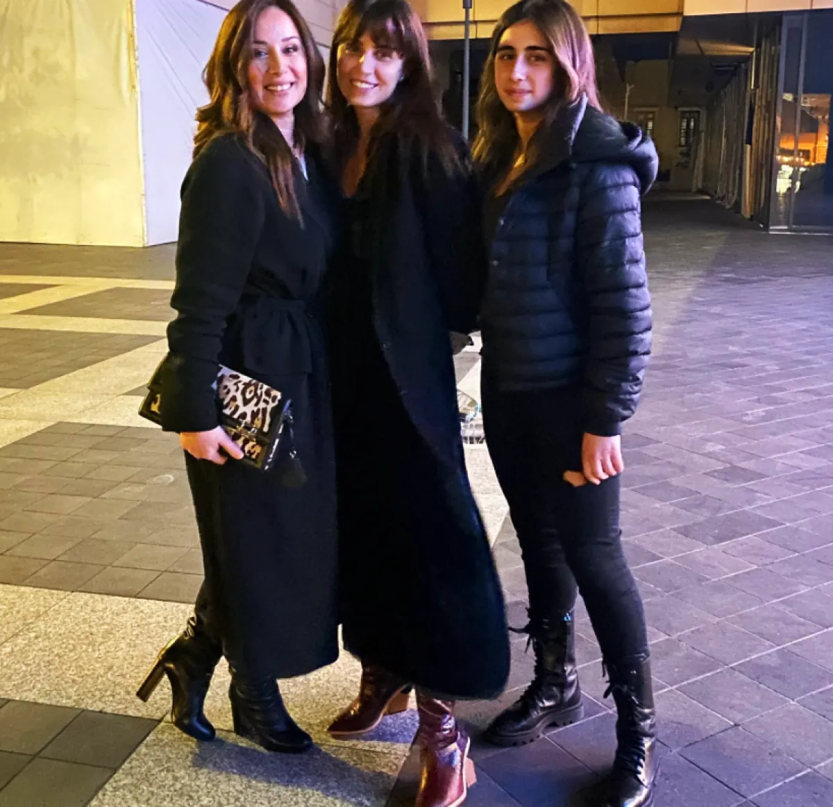 كارين رزق الله ترتدي الأسود