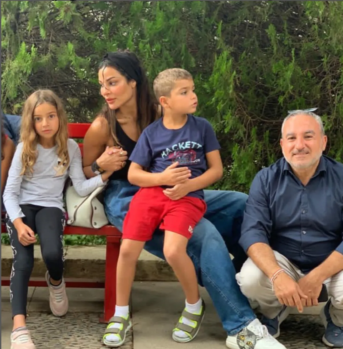 نادين نسيب نجيم ترتدي الجينز