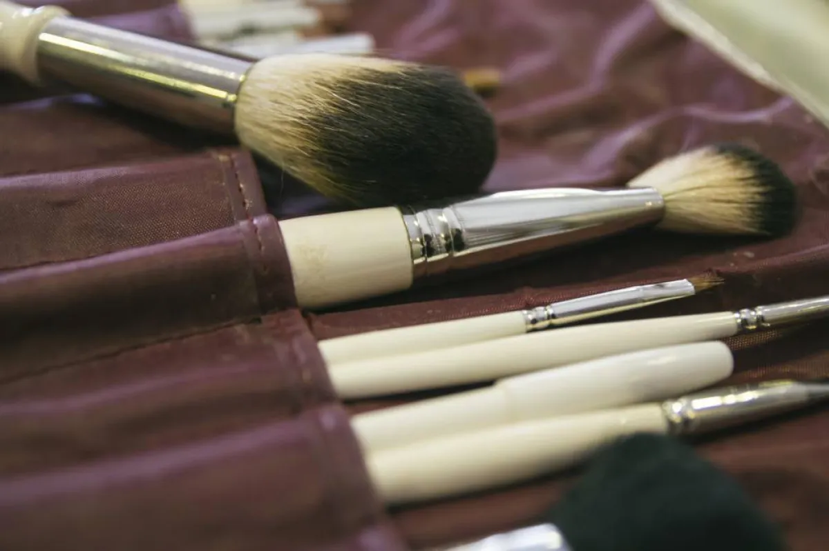 الشامبو يُستخدم في تنظيف فرش المكياج والشعر 