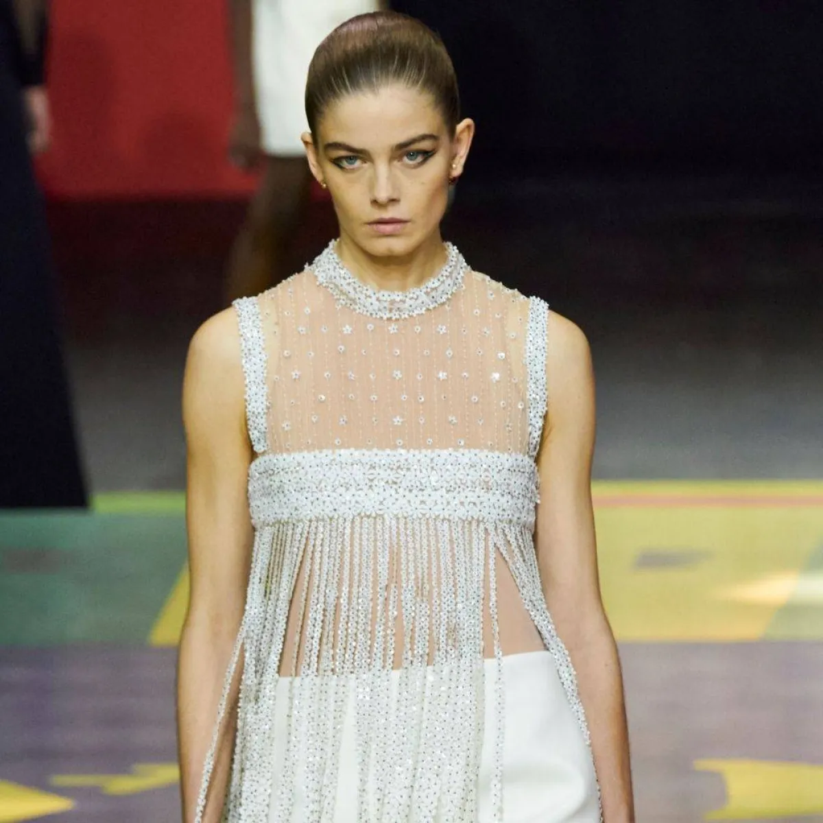 فستان بشراشيب باللون الأبيض من كريستيان ديور Christian Dior   