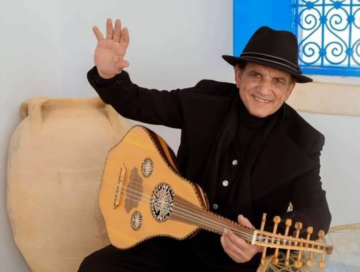 المطرب  التونسي شريف علوي الصورة من حسابه على الفيس بوك