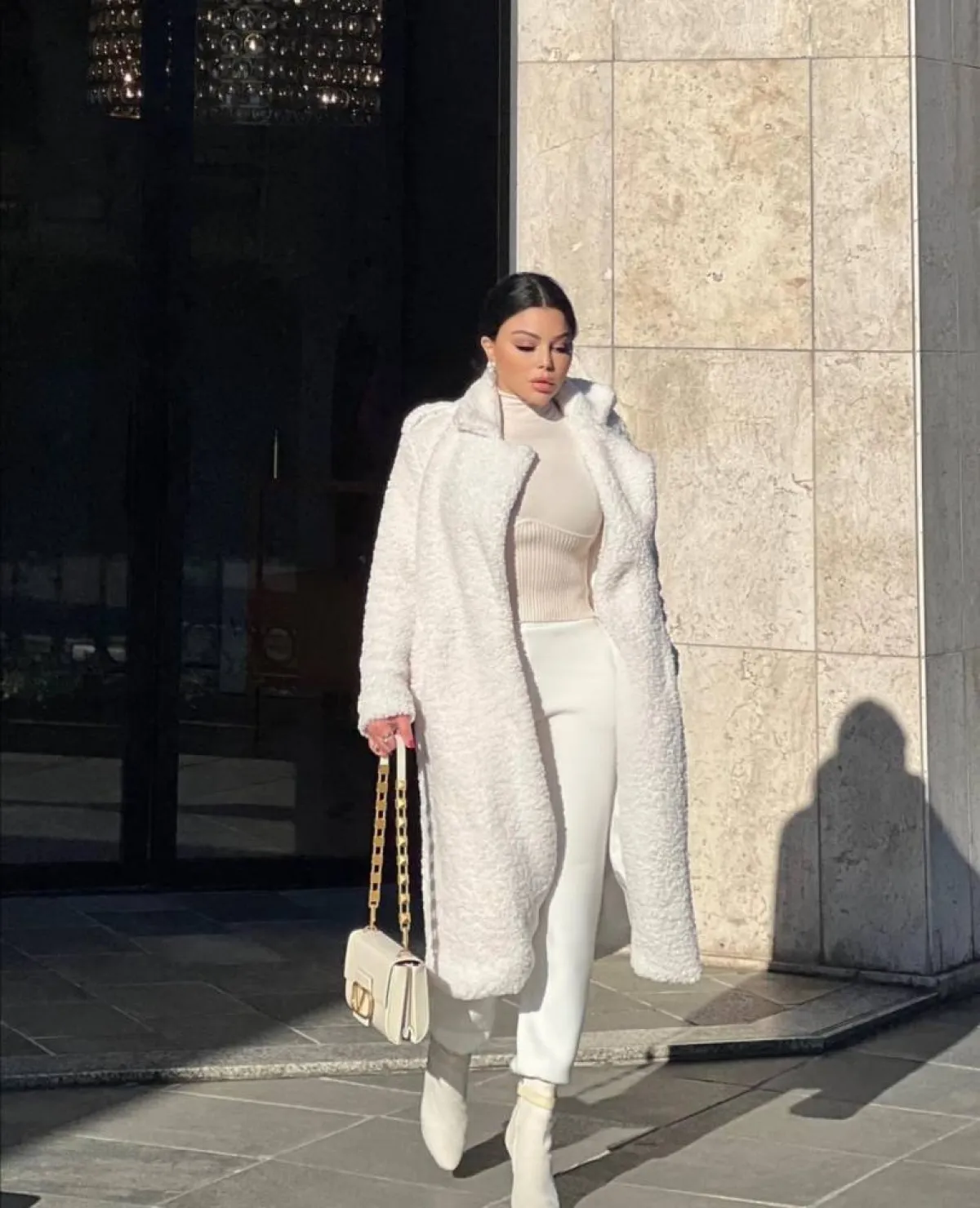 إطلالات مونوكروم من هيفاء وهبي