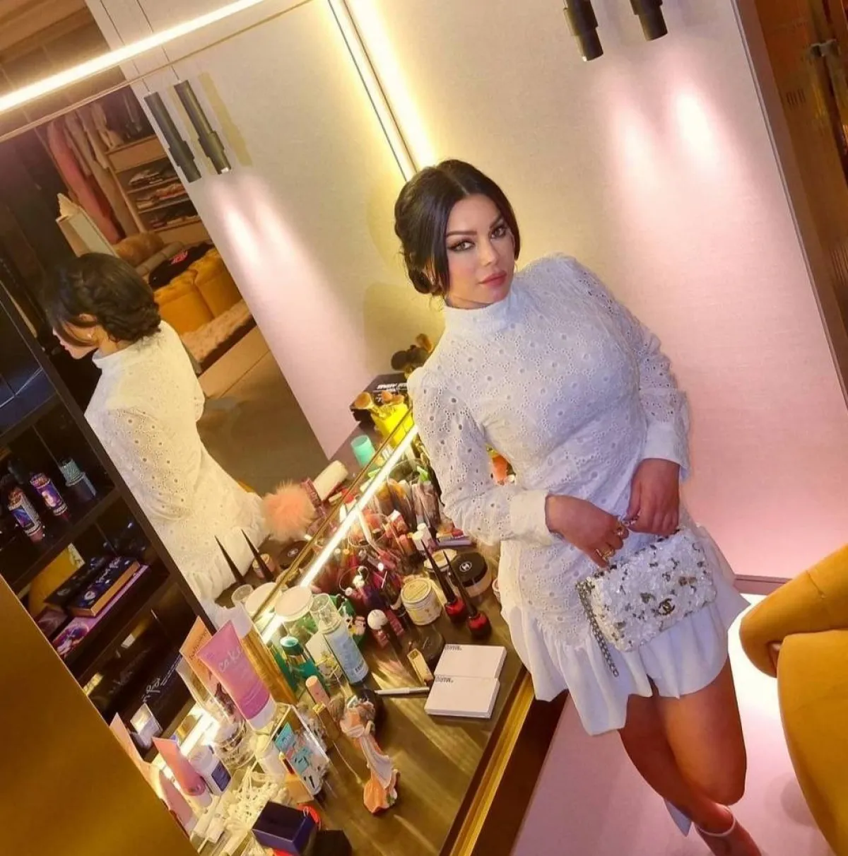 إطلالات مونوكروم من هيفاء وهبي