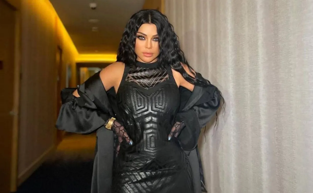 إطلالات مونوكروم من هيفاء وهبي