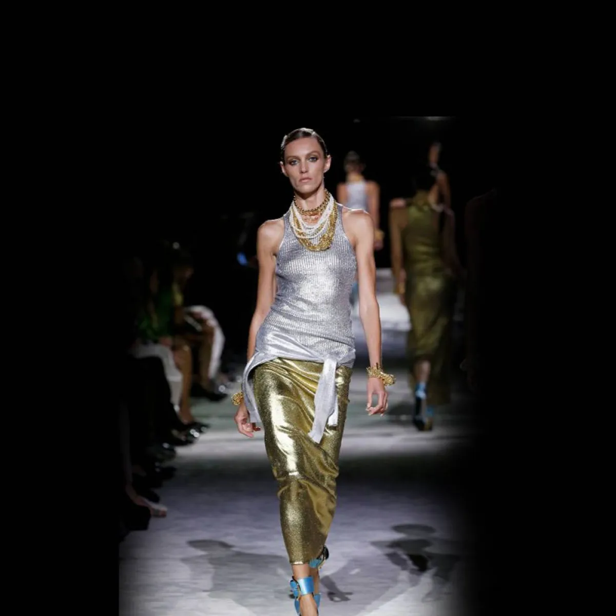 الأزياء الميتاليكية