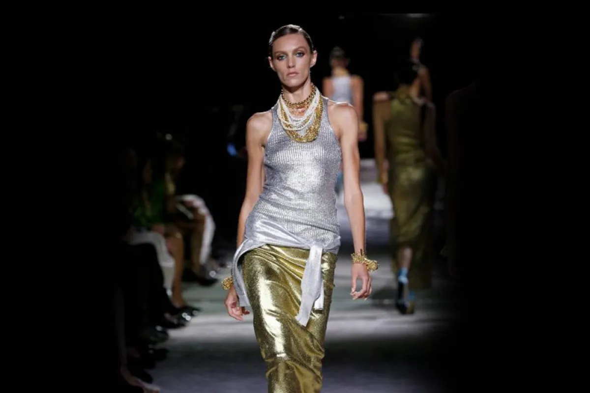 الأزياء الميتاليكية