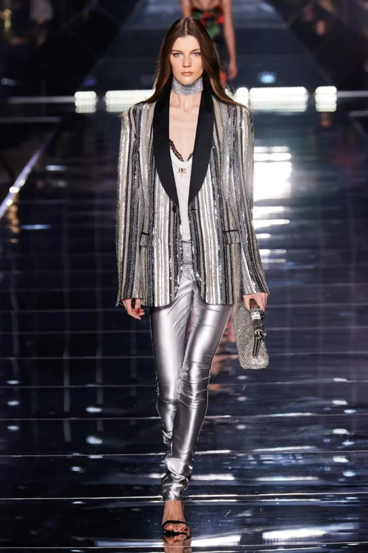 الأزياء الميتاليكية